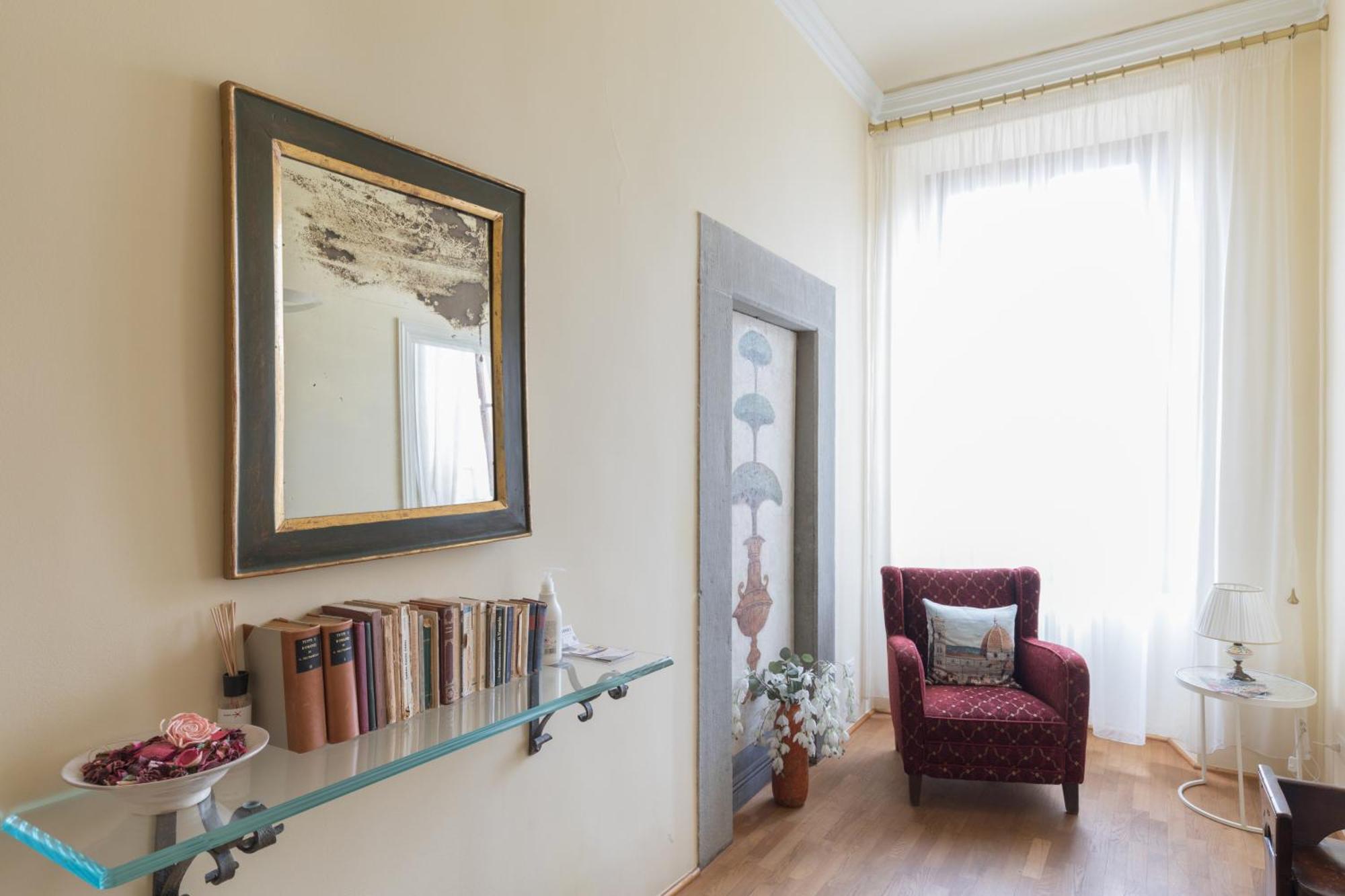 A Touch Of History, In Santa Reparata Florence Exterior photo